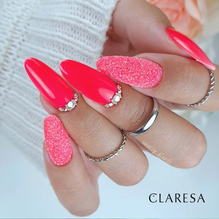 manicure-hybrydowy-z-neonowym-kolorem-Neon-5.jpg